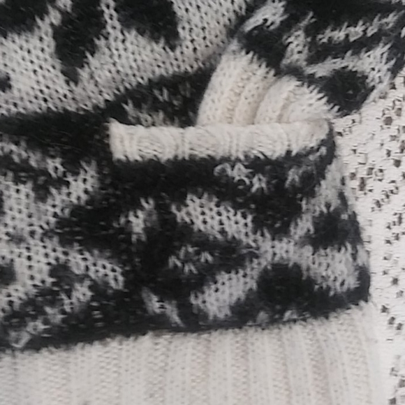 Sweater - Picture 2 of 4